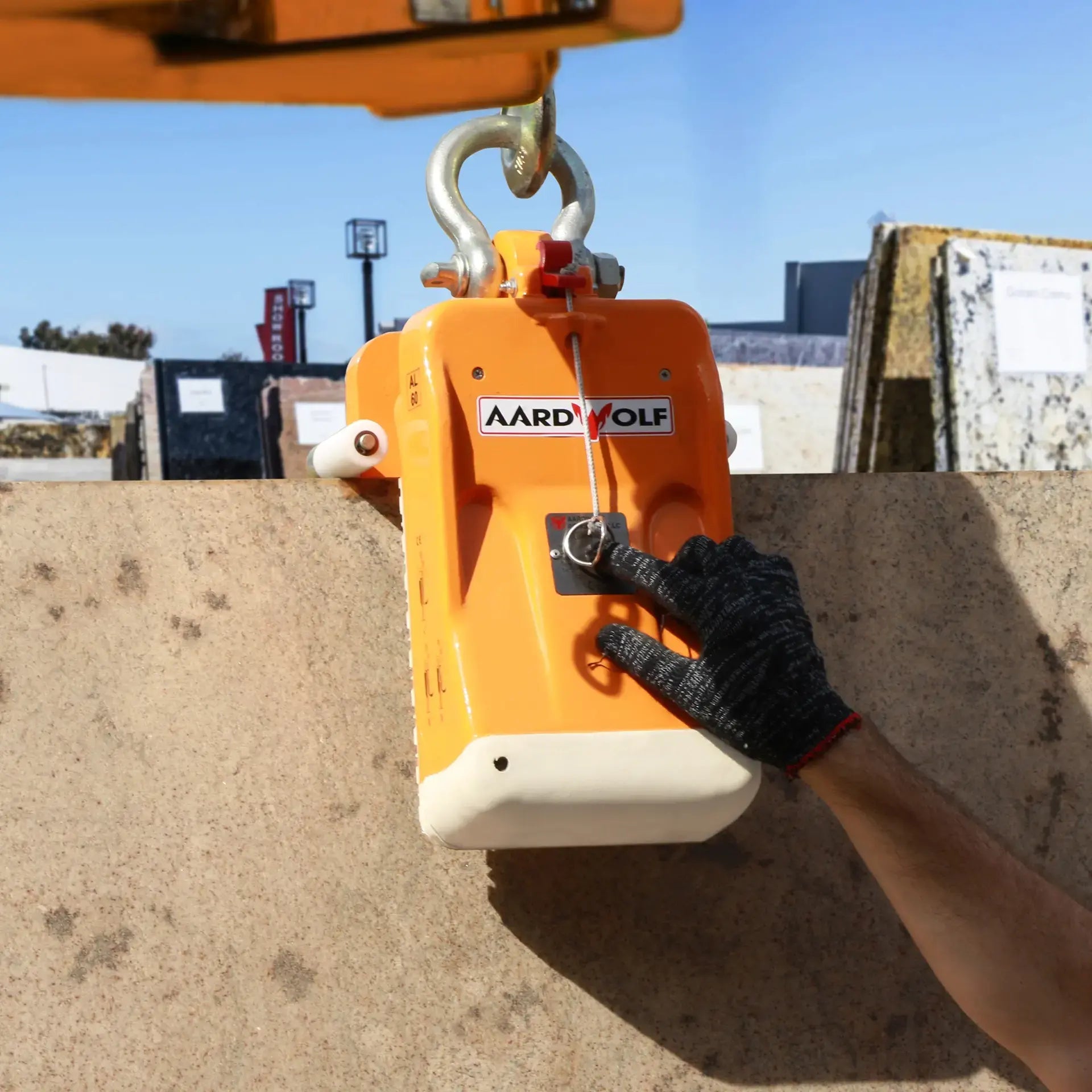 Aardwolf Slab Lifter AL60R – 5/8 in. to 2-3/8 in. Grip, Manual Unlock, with Rollers