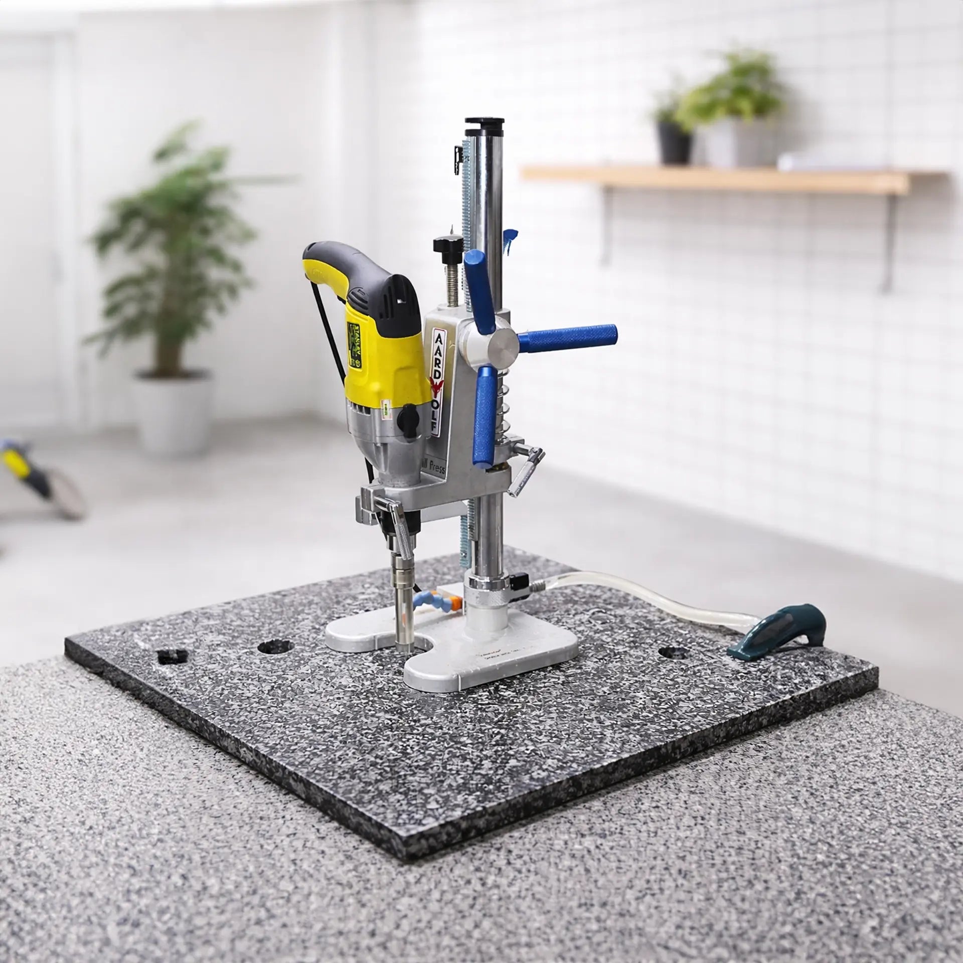 Aardwolf Drill Stand DSA07 – Vacuum-Base Guide for Accurate Holes in Stone
