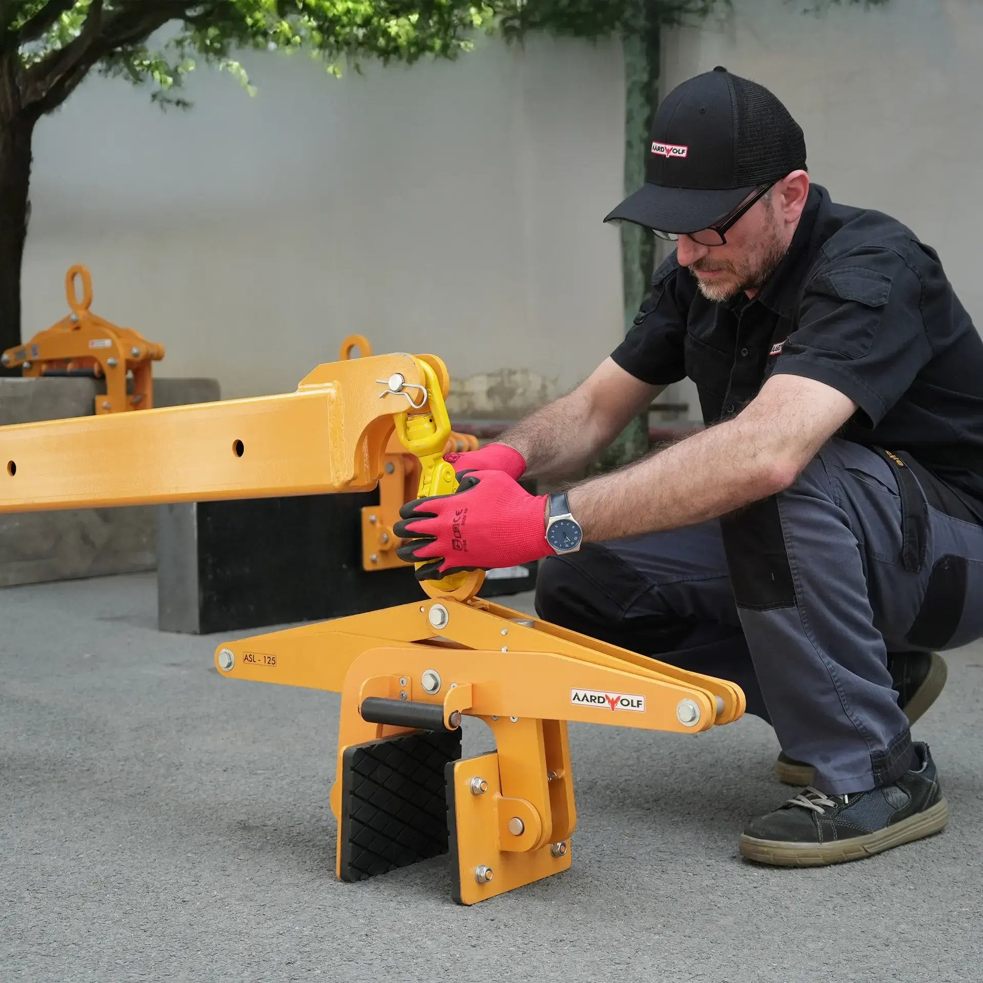Aardwolf Scissor Lifter ASL125 – 0 to 4-7/8 in. Grip, Gravity Auto-Locking